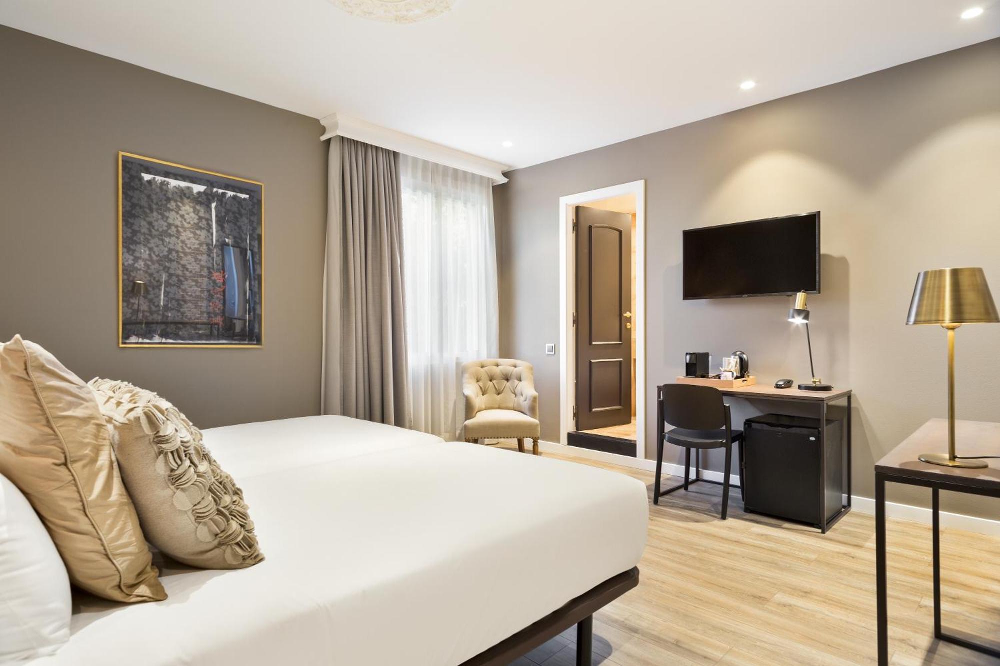 Acta Splendid — Photos 1